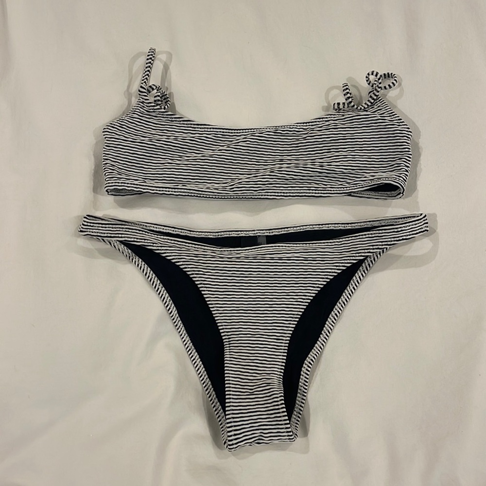 TRIANGL M striped bikini